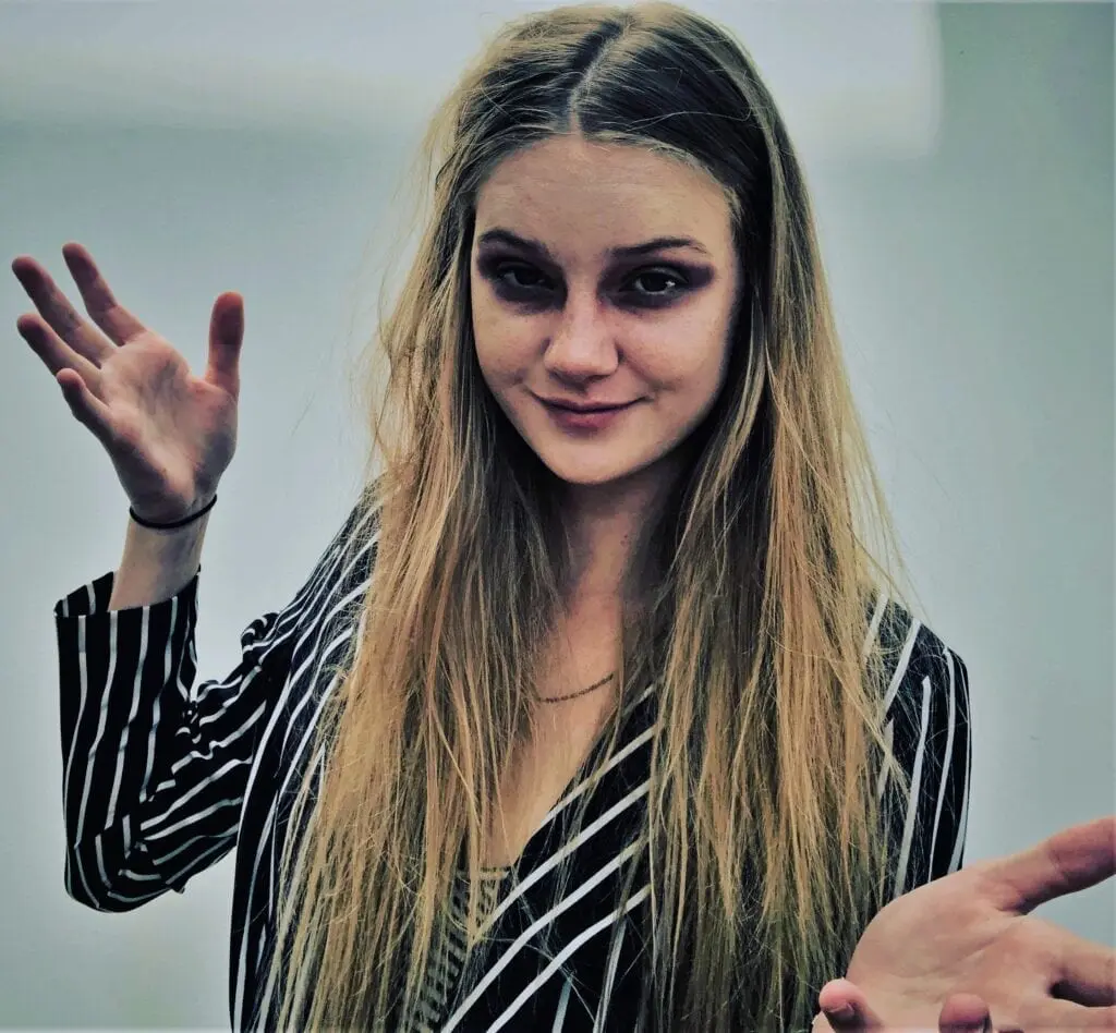 A woman with long hair and black eyes.